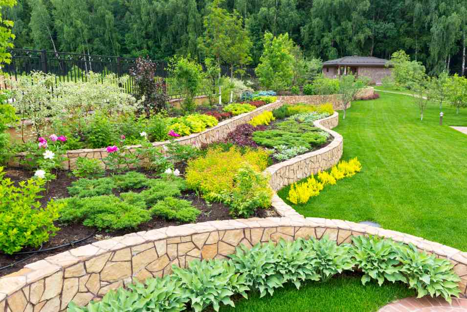 5 Amazing Ideas for Creating a Stunning Home Garden