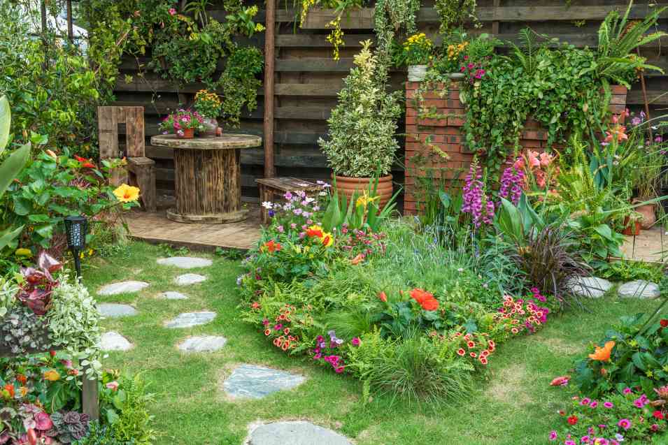 5 Amazing Ideas for Creating a Stunning Home Garden